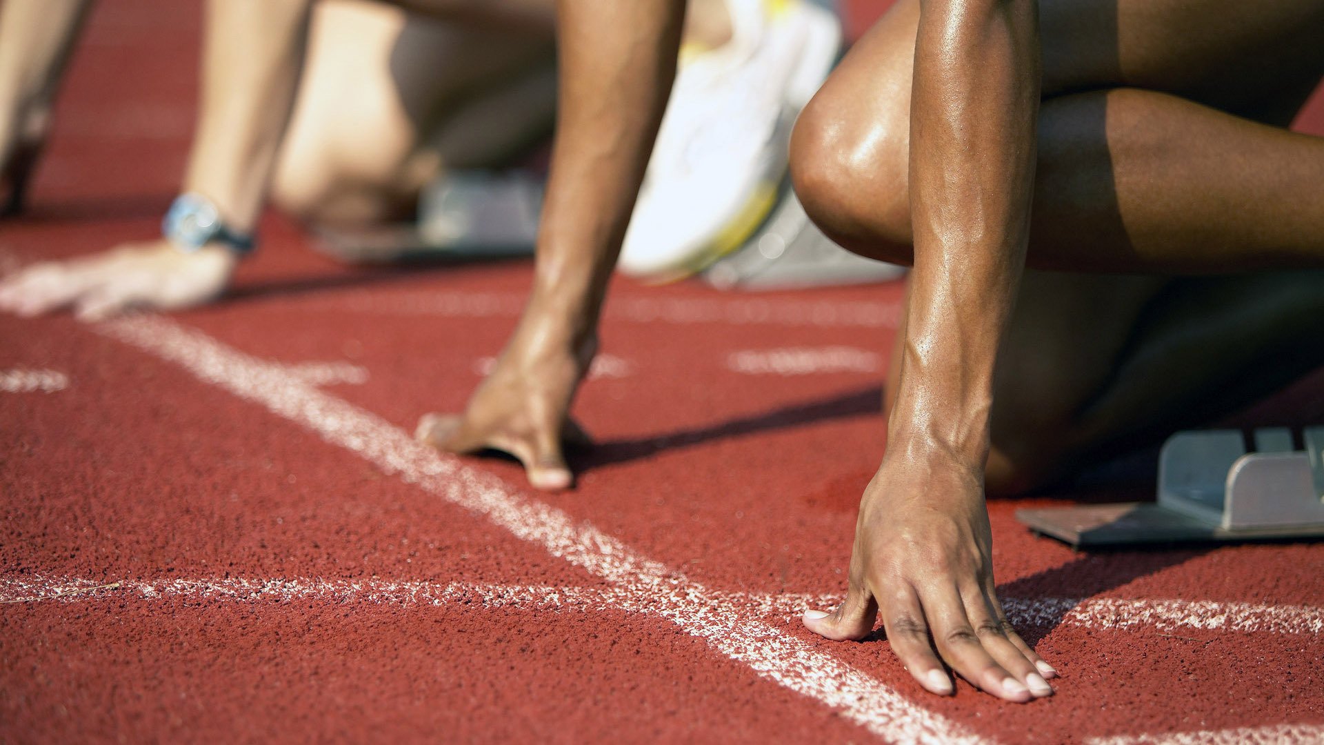 克罗地亚骑手吉塔·日特科维奇在2024年国际马术联合会世界障碍赛中以“Dior”马匹获得第十名，展现坚韧精神。